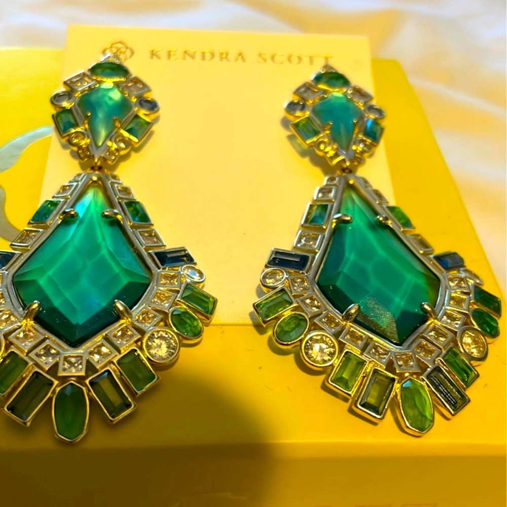 NWOT Kendra Scott earrings